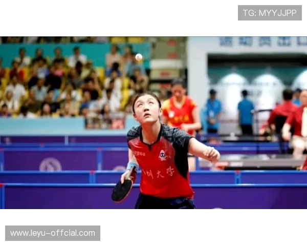 樊振东的“汗包东”证件照引热议，赛场外展现松弛一面