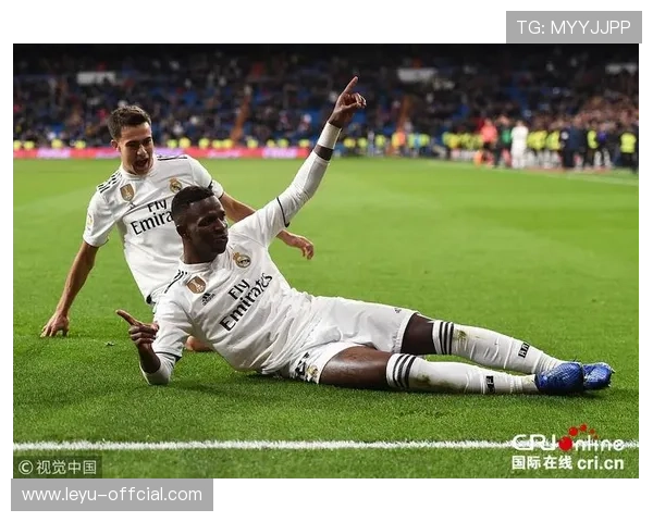 皇家马德里客场1-0本菲卡，维尼修斯世界波破门后遭遇种族歧视事件